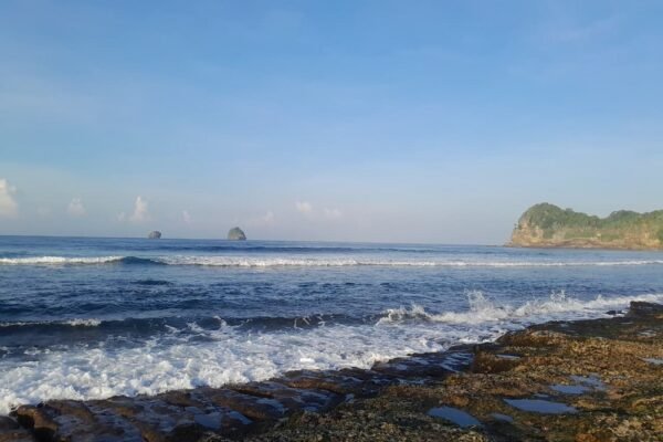 Nikmati Keindahan Pantai Parang Dowo dengan Beragam Fasilitas, Mulai Gazebo Hingga Wi-Fi Gratis bagi Wisatawan