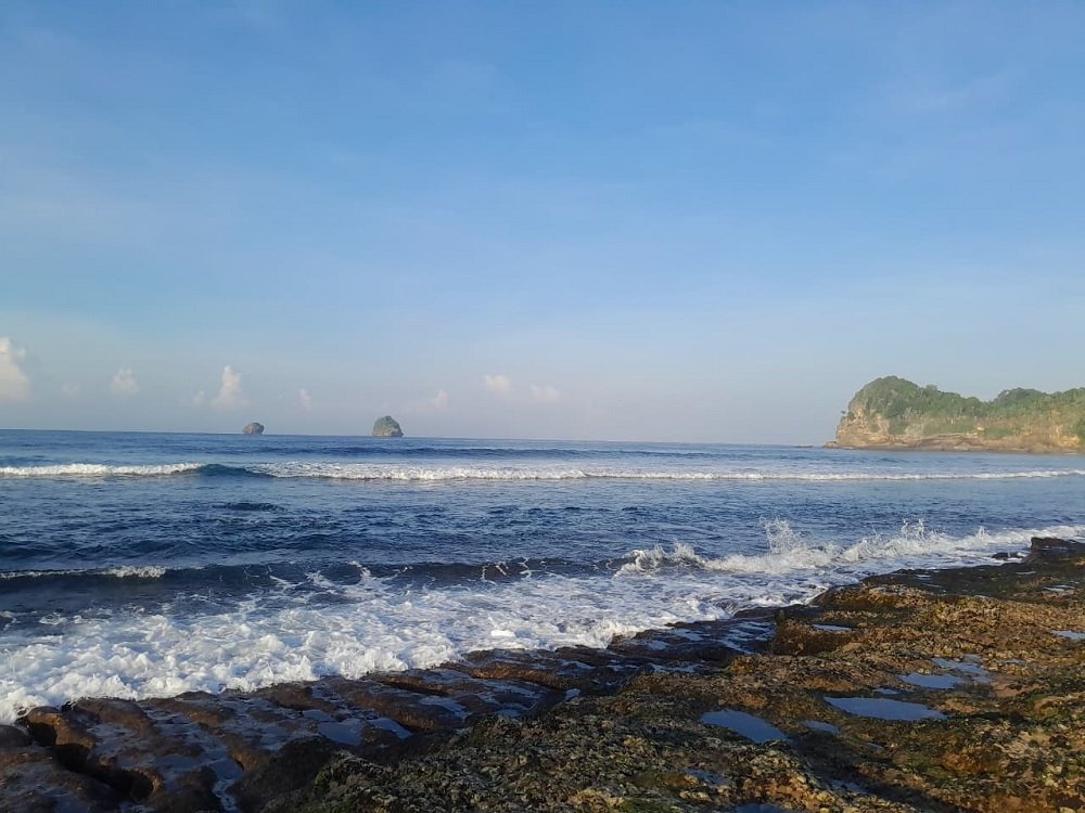 Nikmati Keindahan Pantai Parang Dowo dengan Beragam Fasilitas, Mulai Gazebo Hingga Wi-Fi Gratis bagi Wisatawan