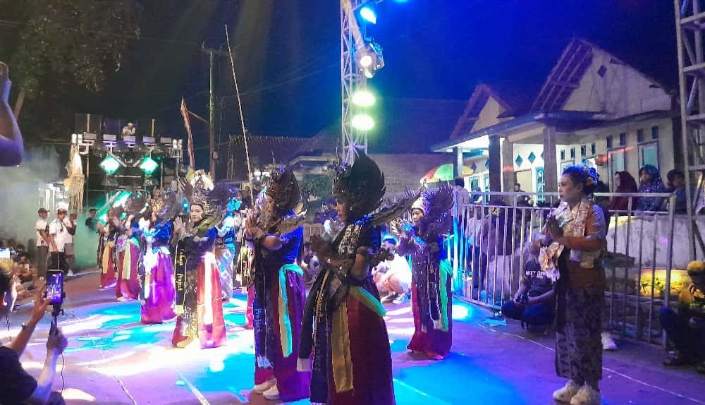 Warga Dusun Busu Gelar Kirab Budaya "Ghumregahe Bhumi Busu"
