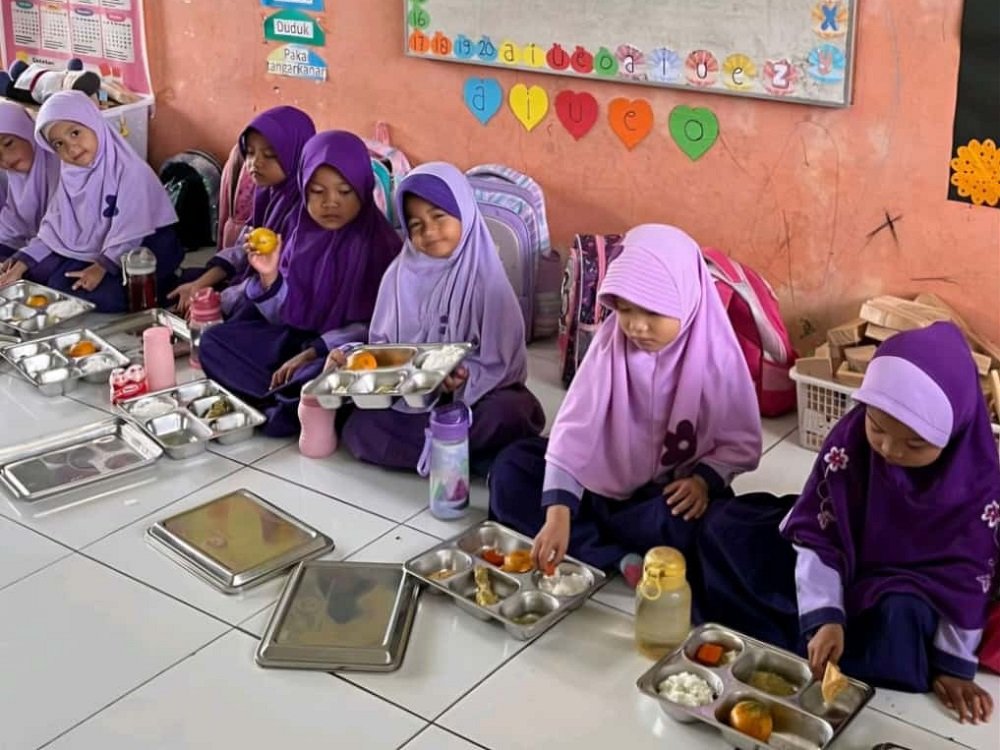 076-MBG untuk anak sekolah Makanan Bergizi Gratis, Tak Perlu Mahal untuk Sehat