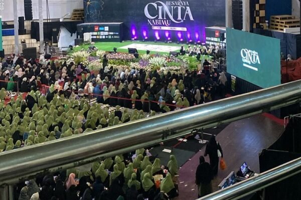 Hadir di Kota Malang, Kajian Ustadzah Halimah Alaydrus Didatangi Ribuan Jamaah Muslimah