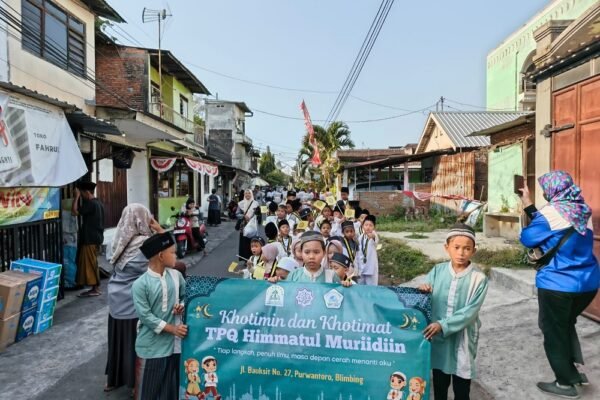 Kirab Santri Himmatul Muriidiin Meriahkan Peringatan Maulid Nabi Muhammad SAW