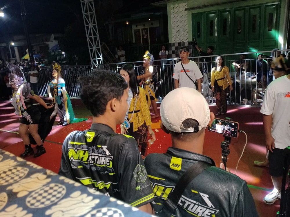 NH Picture Jadi Garda Depan Dokumentasi Karnaval Desa Slamparejo