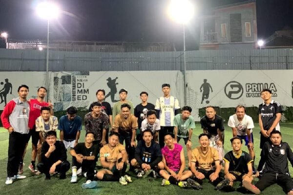 Asyiknya Berolahraga Malam di Mini Soccer Prila, Poncokusumo