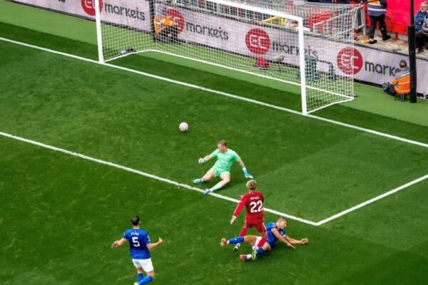 Liverpool Amankan 3 Poin Setelah Tundukkan Everton dalam Derby Merseyside di Anfield