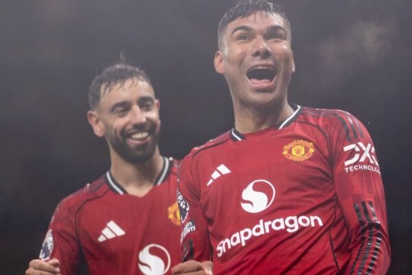 Manchester United Tumbangkan Chelsea 2-1 dalam Laga Penuh Drama