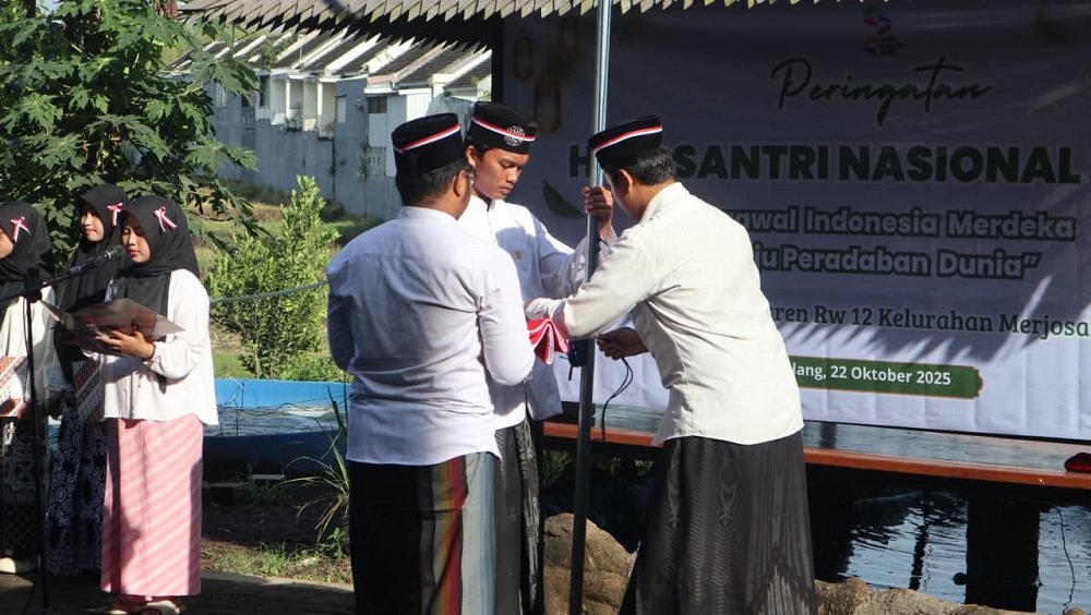 Peringati Hari Santri Nasional, Santri di Lingkungan RW 12 Merjosari Adakan Upacara