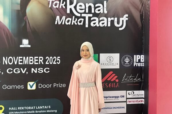 Andini Ferdiana Alumni UIN Malang Hidupkan “Majas Cinta” OST Film Tak Kenal Maka Taaruf