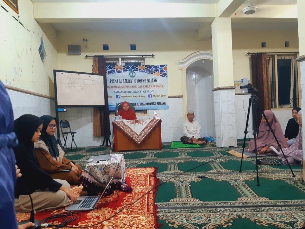 Dewi, Alumni PP Al-Azkiya' Isi Kegiatan Sharing Session