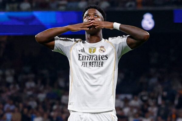 Dua Gol Vinicius Antar Real Madrid ke Puncak Klasemen Sementara Usai Bekuk Villarreal 3-1