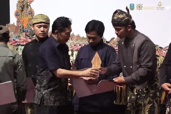 Juara 2 Festival Dalang Muda Jatim, Ki Nyoto Rafi Suryo Darsono Bawa Nama Harum Kota Batu