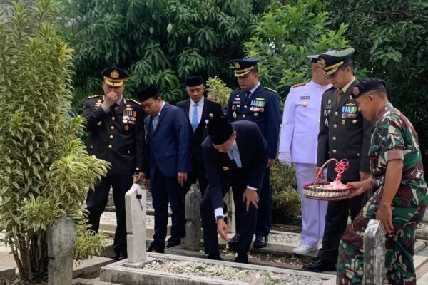 Pemkot Malang Ziarah Nasional Hari Pahlawan di TMP Suropati