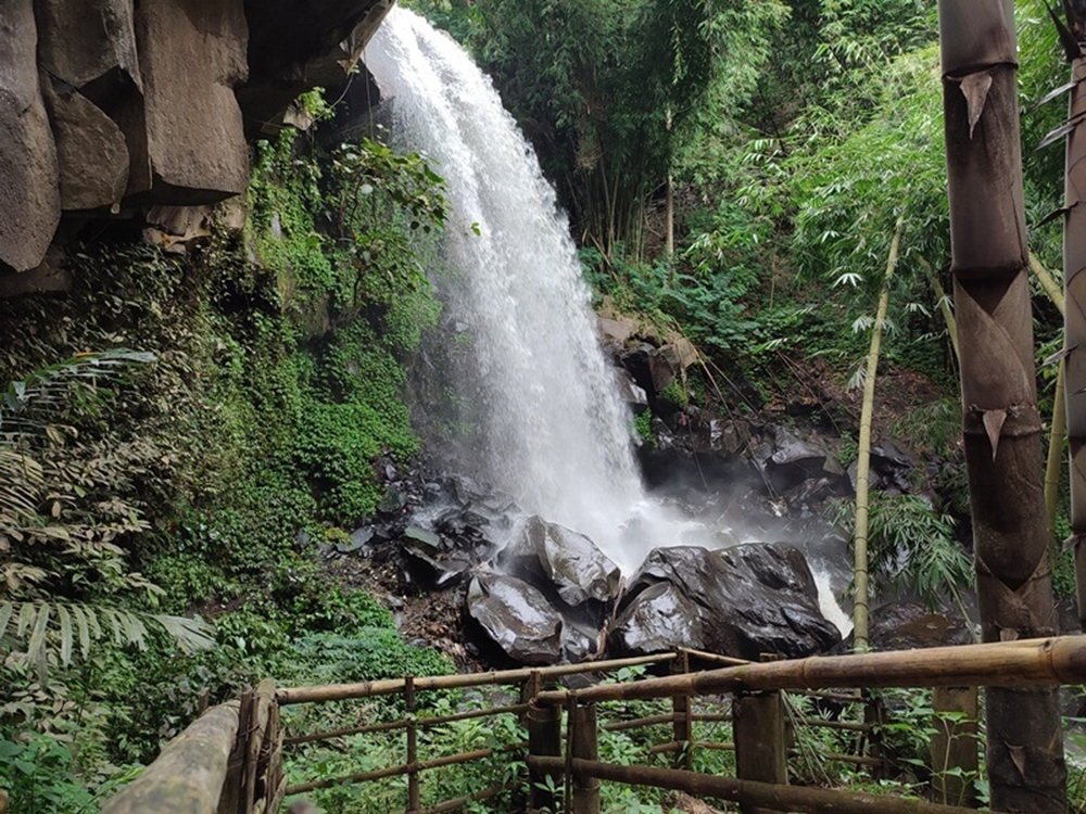 Wisata Alam Coban Lanang, Air Terjun Indah di Tengah Kota Batu dengan Mitos Romansa