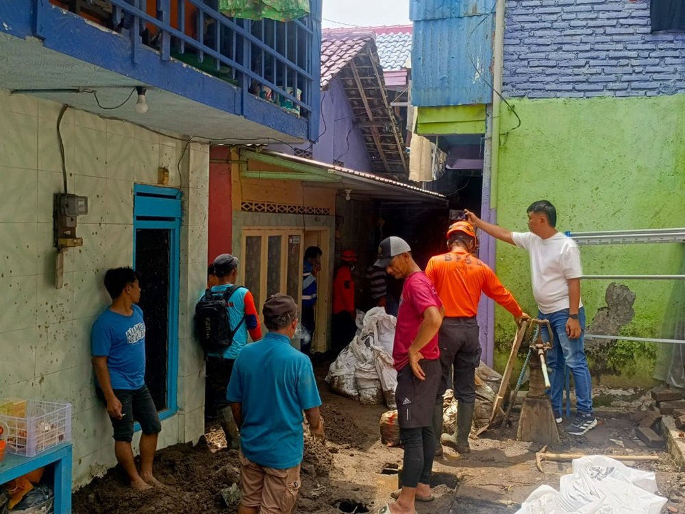 Jembatan Brantas Ambrol, 19 Rumah Warga Kampung Tridi Terdampak Longsor