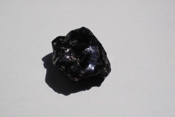 Tau Ga Si? Batu Obsidian Tajamnya Bisa Ngalahin Pisau Bedah!