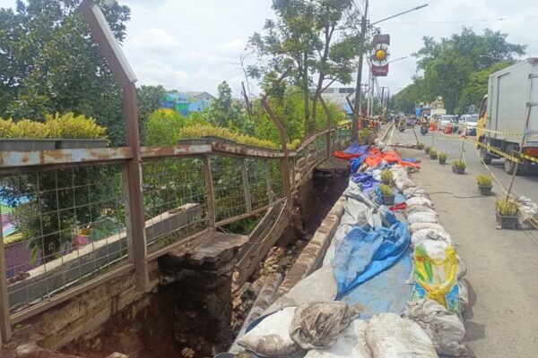 Jembatan Brantas Ambrol, 19 Rumah Warga Kampung Tridi Terdampak Longsor