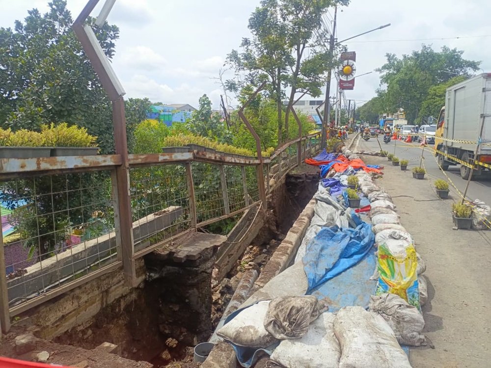 Jembatan Brantas Ambrol, 19 Rumah Warga Kampung Tridi Terdampak Longsor
