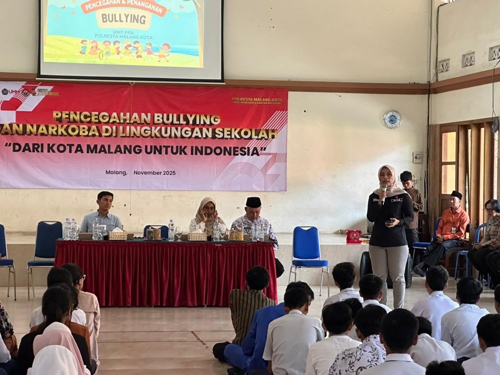 Polresta Malang Kota Gelar Roadshow Pencegahan Bullying dan Narkoba di SMPN 3 Malang