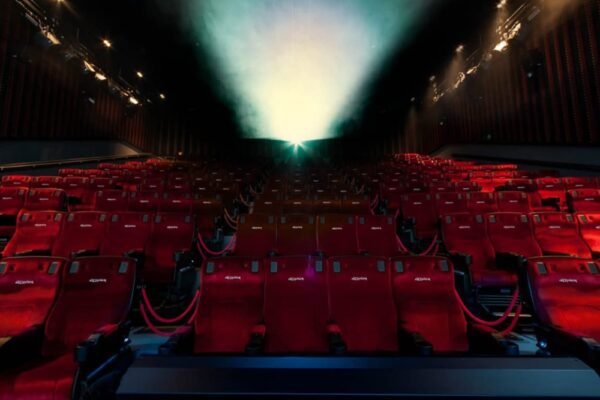 Fakta Unik: Alasan Kursi Bioskop Didominasi Warna Merah