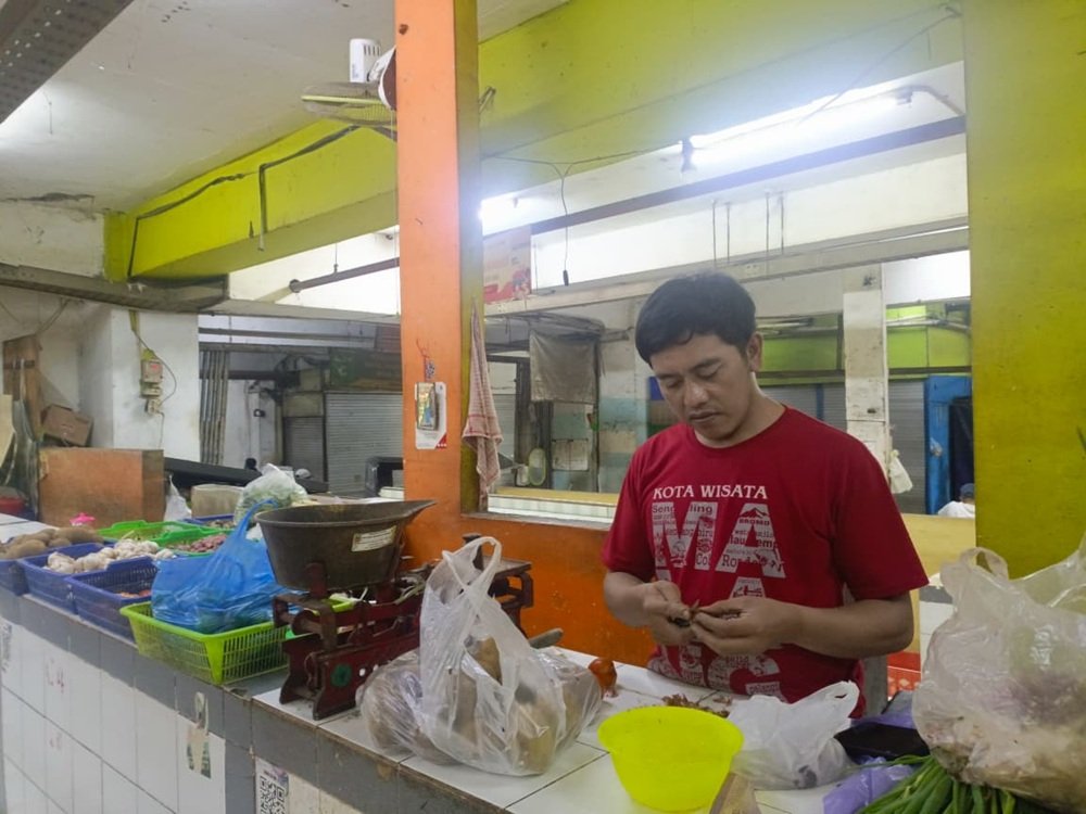 Harga Sayur dan Bahan Pokok Merangkak Naik di Pasar Terpadu Dinoyo