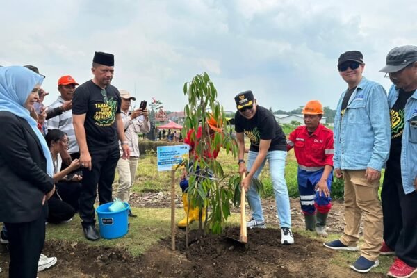 Penanaman 1.000 Pohon Durian Wonokoyo, UB Siap Hijaukan Malang