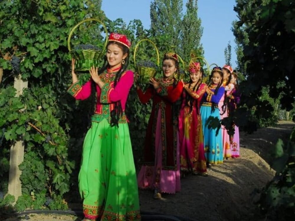 Wanita Uighur Mengenal Suku Uighur, Etnis Muslim di China yang Bertahan Di Tengah Tantangan Peraturan Ketat Pemerintah Terkait Kegiatan Keagamaan