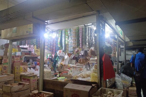 Pedagang Pasar Terpadu Dinoyo Bertahan di Tengah Sepinya Pembeli dan Tingginya Biaya Operasional