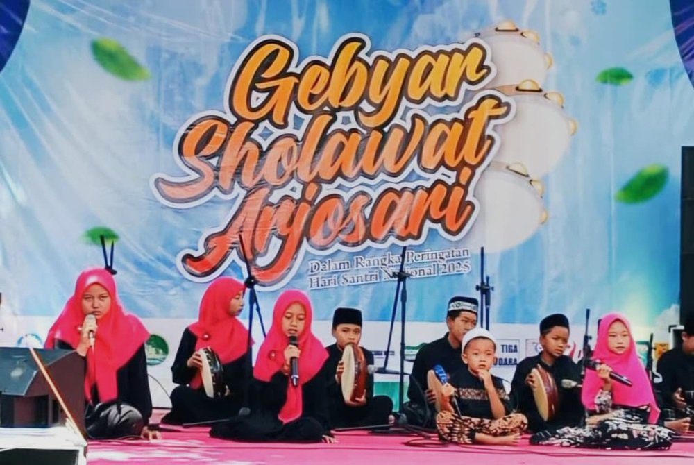 Gebyar Sholawat Arjosari Meriahkan Hari Santri Nasional 2025