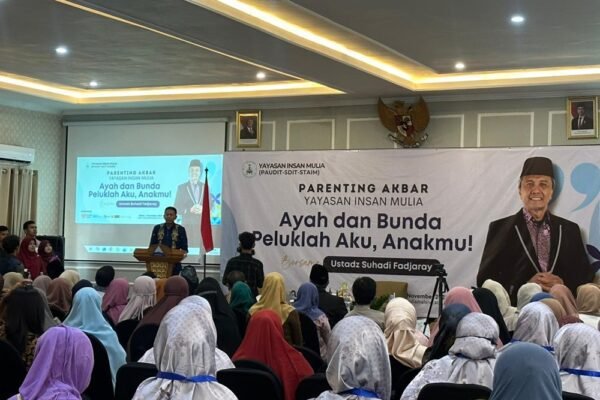 Parenting Akbar Yayasan Insan Mulia Jembatani Sekolah dan Keluarga Demi Masa Depan Anak