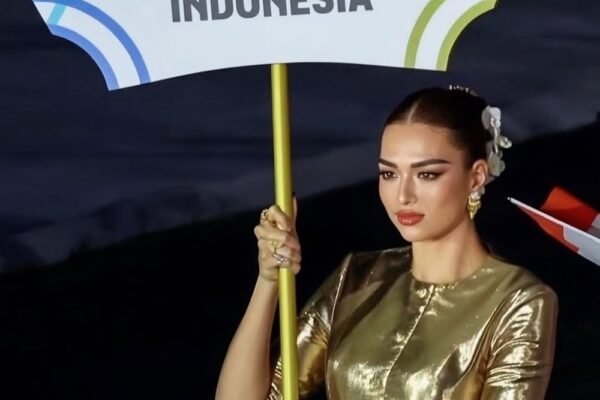 Pesona Emas Anchilee Scott Kemmis Pukau Pembukaan SEA GAMES ke-33, Kostum Thai-Indonesia Jadi Simbol Keharmonisan Budaya