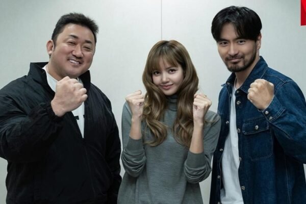Lisa BLACKPINK Debut Film Aksi di “Extraction: Taigo”, Beradu Peran dengan Ma Dong-seok dan Lee Jin-wook