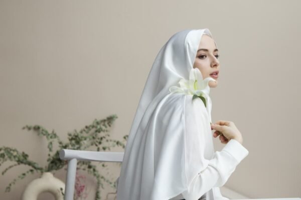 Jangan Asal Ikuti Tren, Muslimah Wajib Tahu 5 Jenis Riasan yang Dilarang dalam Islam