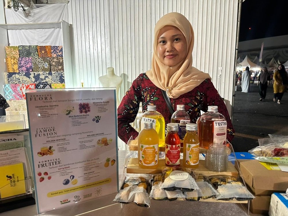 Tera Sari Kombucha Hadirkan Inovasi Minuman Fermentasi Nusantara di Kanjuruhan Fashion Kalcer