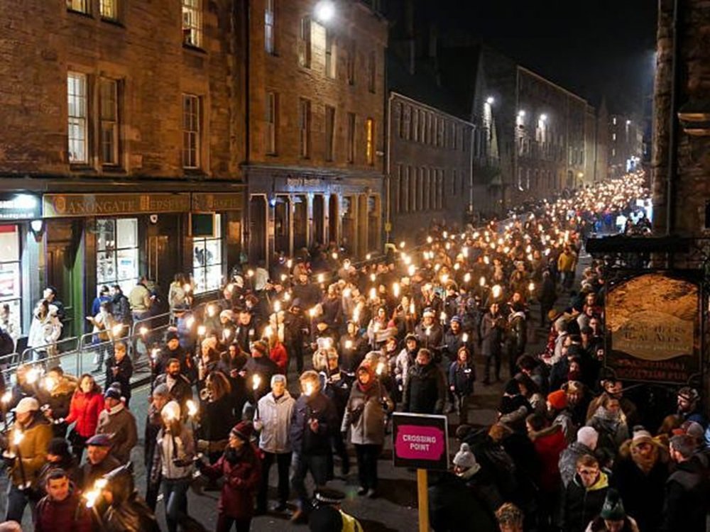 Bukan Cuma Kembang Api! Ini Tradisi Tahun Baru Paling Unik di Dunia