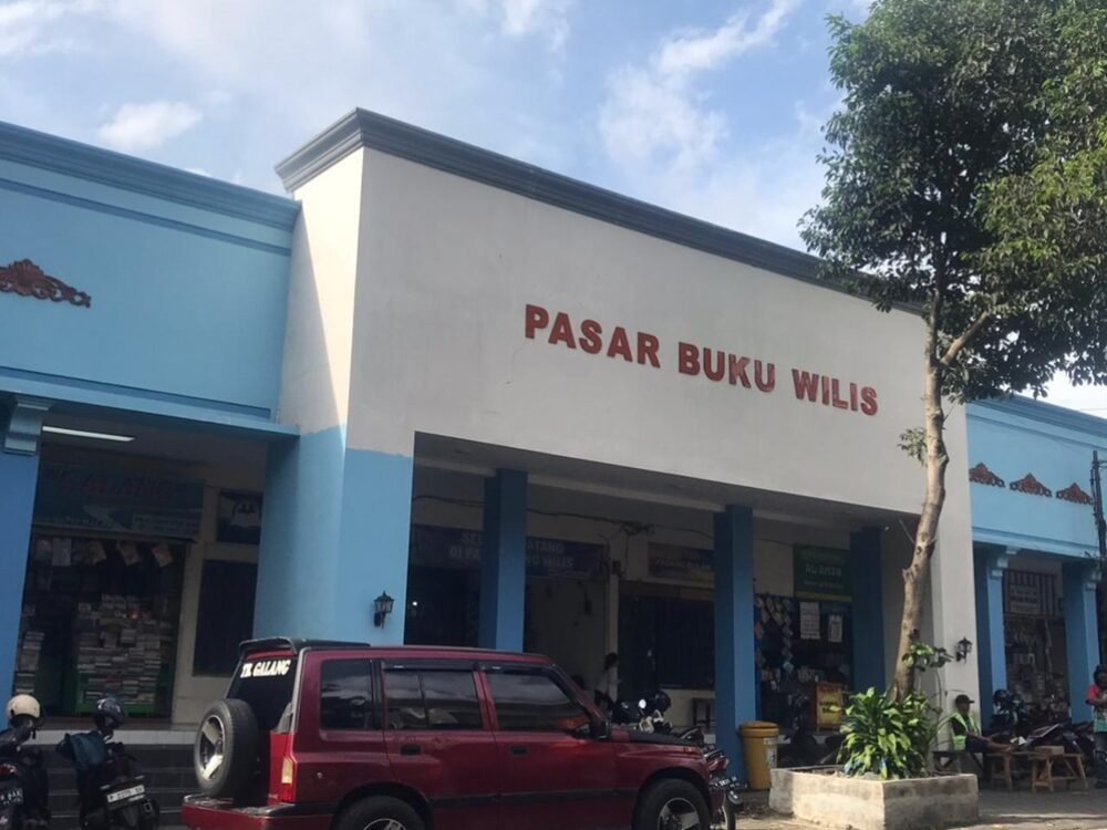 Pasar Buku Wilis Alami Dampak Lesu Pascapandemi, Pasar Buku Wilis Beradaptasi ke Era Digital