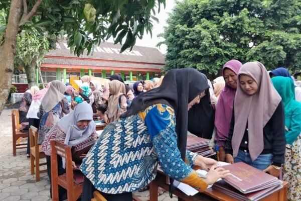 SDN 1 Kemantren Gelar Pembagian Raport dan Sosialisasi Program MBG