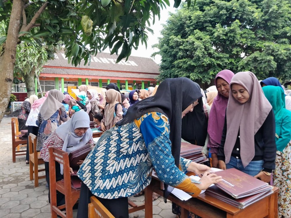 SDN 1 Kemantren Gelar Pembagian Raport dan Sosialisasi Program MBG