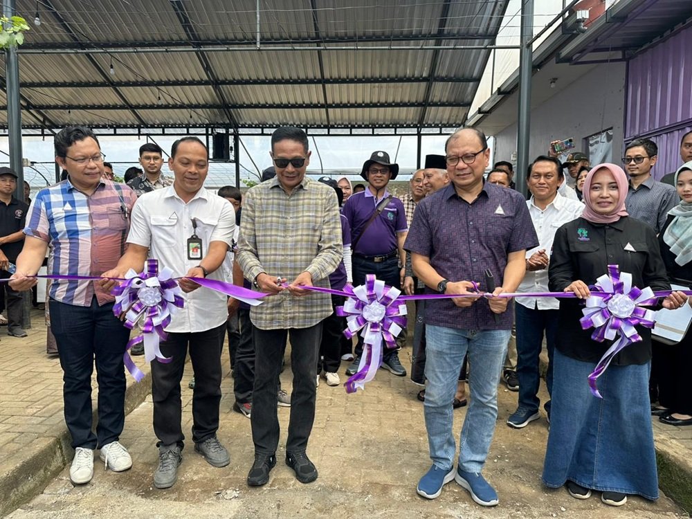 Pemotongan Pita Pembukaan Wisata Petik Anggur dan Edukasi Budidaya Anggur, Transformasi BMN Jadi Destinasi Baru Kota Malang