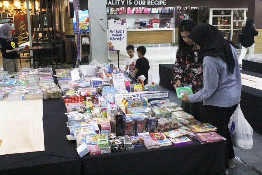 Pengunjung Pasar Literasi Pasar Literasi Hadir di Malang City Point, Dorong Minat Baca Lewat Promo Buku Terjangkau