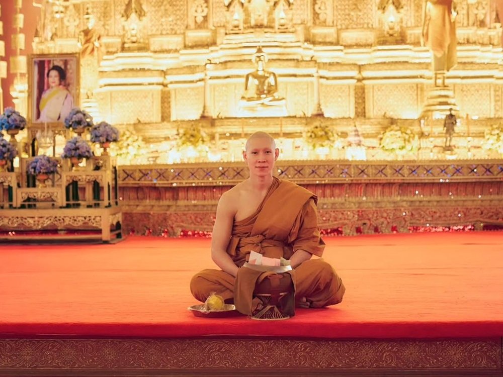 Aktor Poppy Ratchapong Jalani Penahbisan di Wat Debsirindrawas, Raih Gelar Dharma DHAMMAVASO