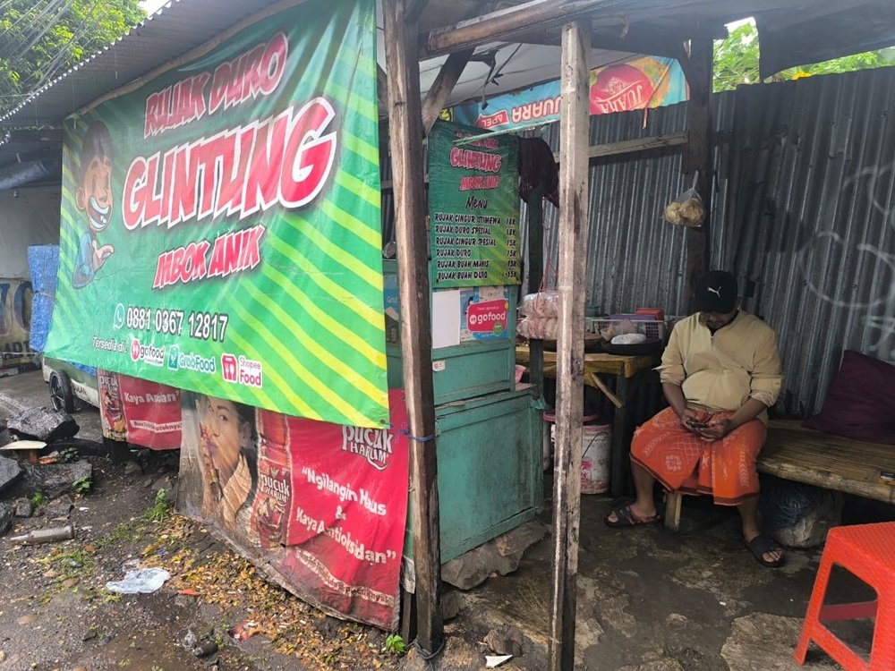 Rujak Duro Glinting Mbok Anik, Cita Rasa Madura yang Menyatu dengan Ketekunan