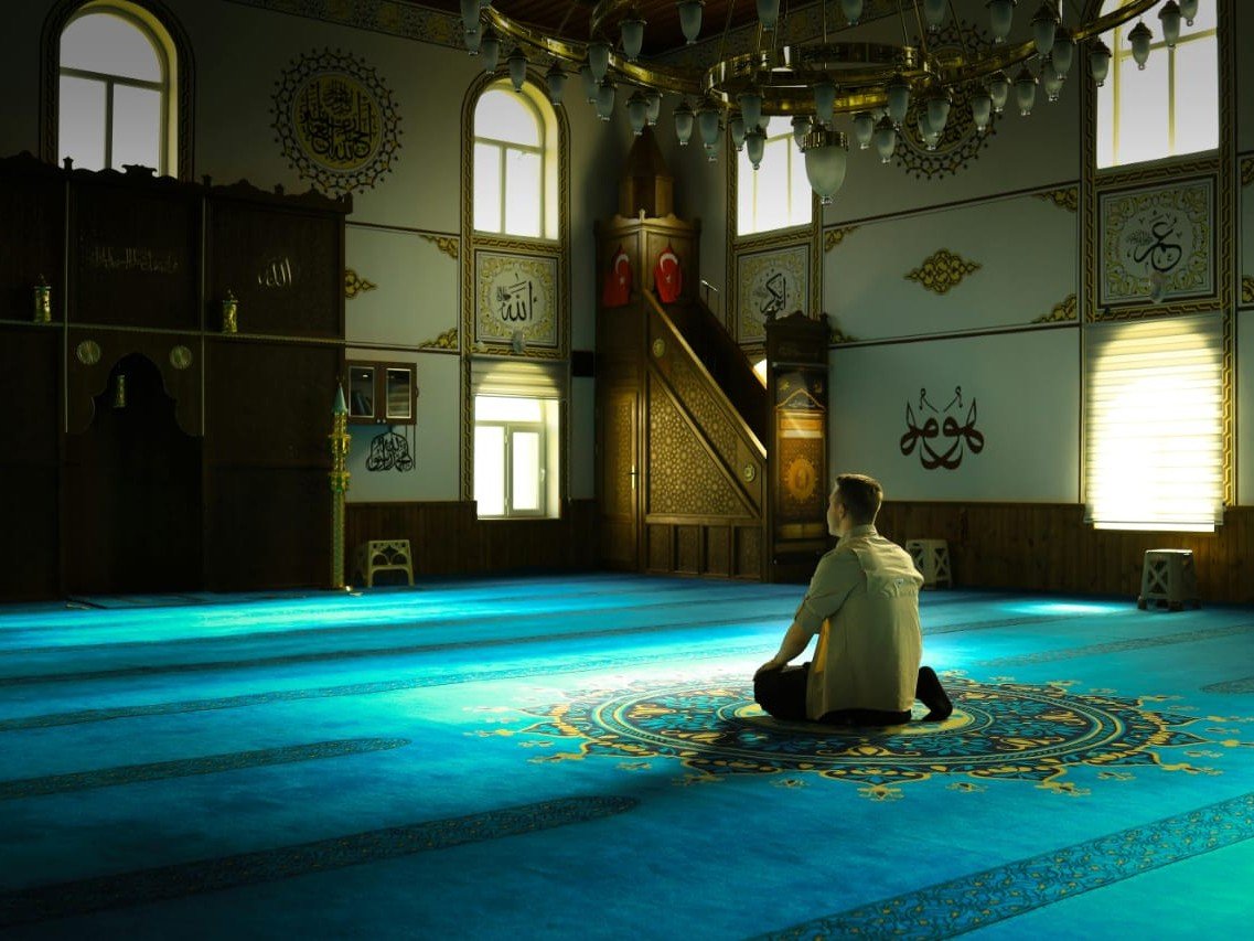 Lupa Jumlah Raka’at Shalat? Ini Cara Mengatasinya Menurut Ulama