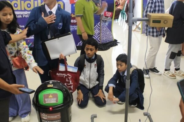 Siswa SMP Muhammadiyah 2 Inovasi Malang Ciptakan Bak Sampah dan Pengukur Tinggi Otomatis Berbasis Arduino