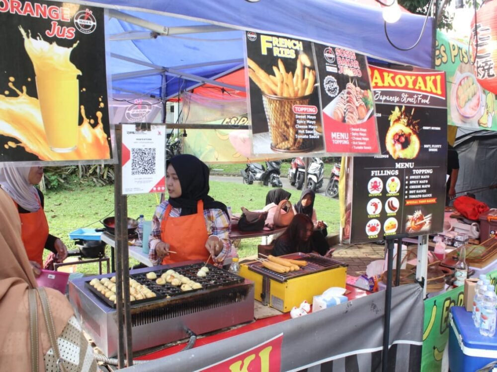 Stan Hugas Chicken Huga’s Kitchen Hadirkan Takoyaki Inovatif di Bazar Permata Jingga, Owner Tekankan Konsistensi dan Edukasi