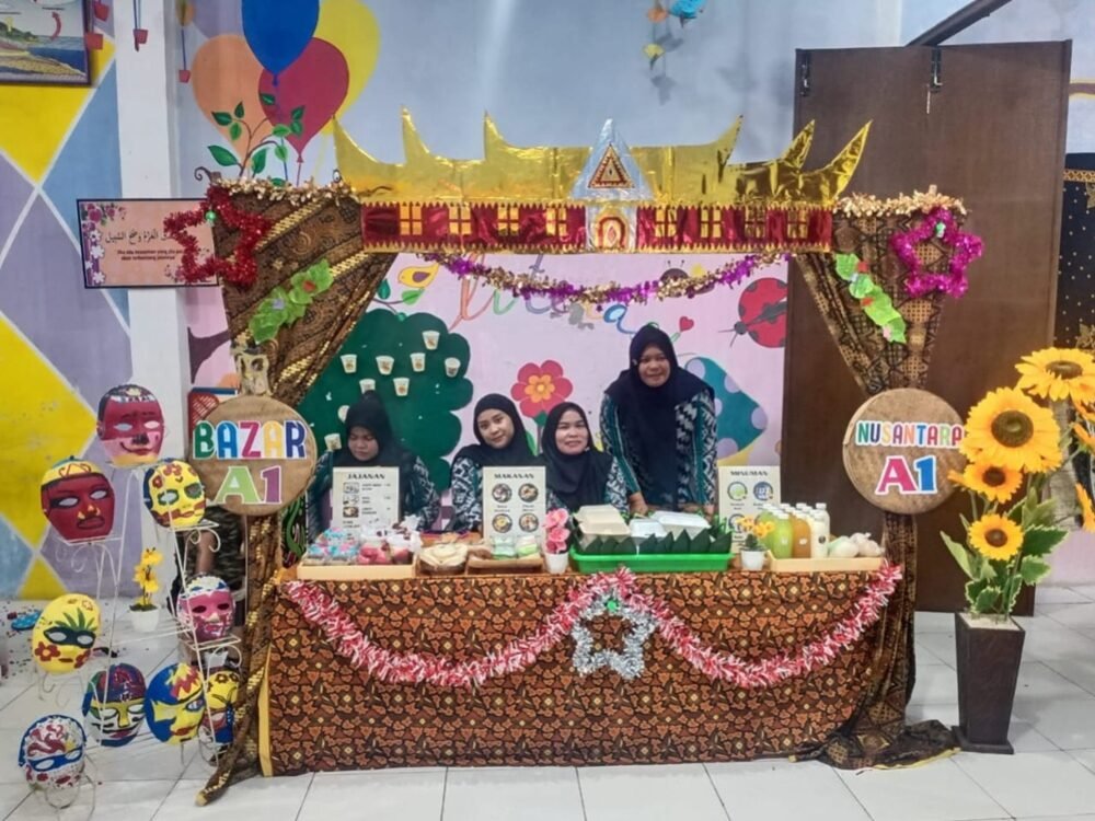 Stand Jajanan Pasar Sekolah TA Zamzam Malang, Aksi Wirausaha Cilik Jajakan Kuliner Tradisional Sekaligus Galang Dana Kemanusiaan