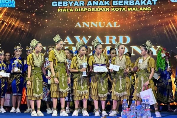 SMPN 4 Malang Borong Juara Gebyar Anak Berbakat Piala Disporapar Kategori Grup Tari