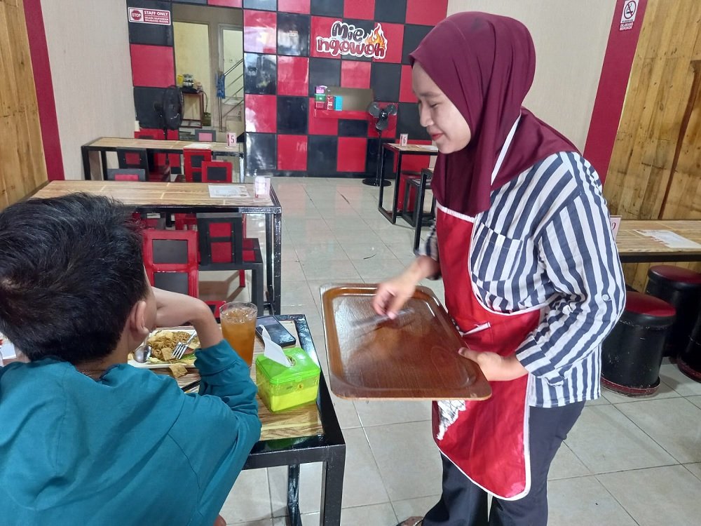 Siapa Bilang Gen Z Mager? Pemilik Mie Ngowoh Malang Ini Justru Berani Buka Bisnis Secara Mandiri