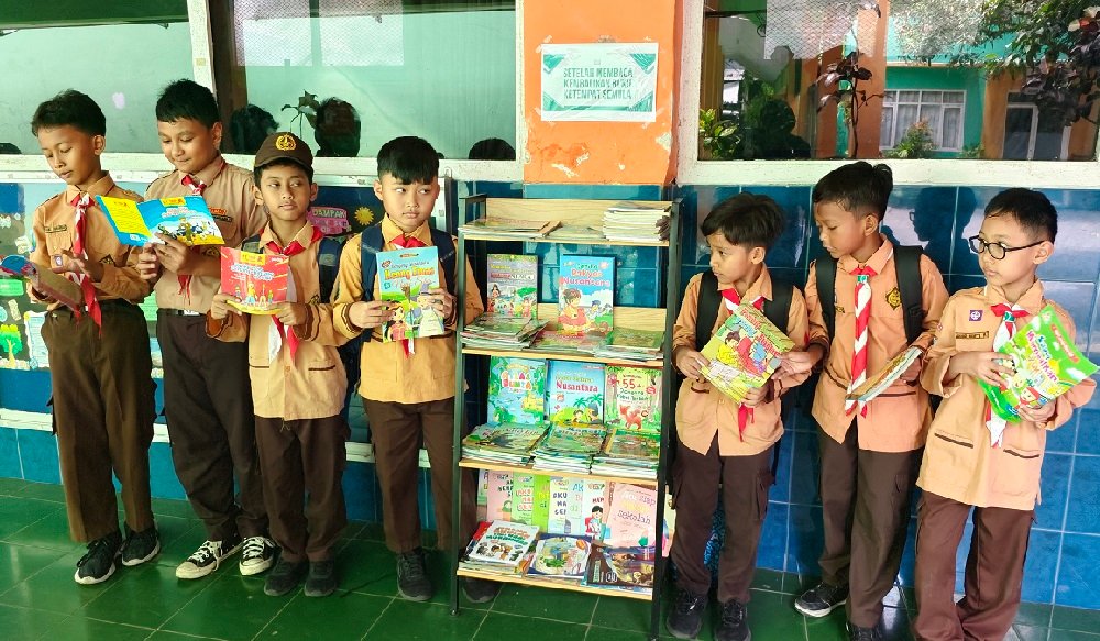 PT Terminal Petikemas Surabaya Donasikan 800 Buku Bacaan Anak ke Sejumlah SD di Malang