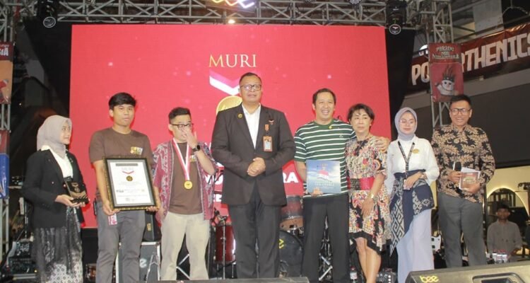 Institut Asia Malang Pecahkan Rekor Dunia untuk Kreasi Mi Nusantara Terbanyak