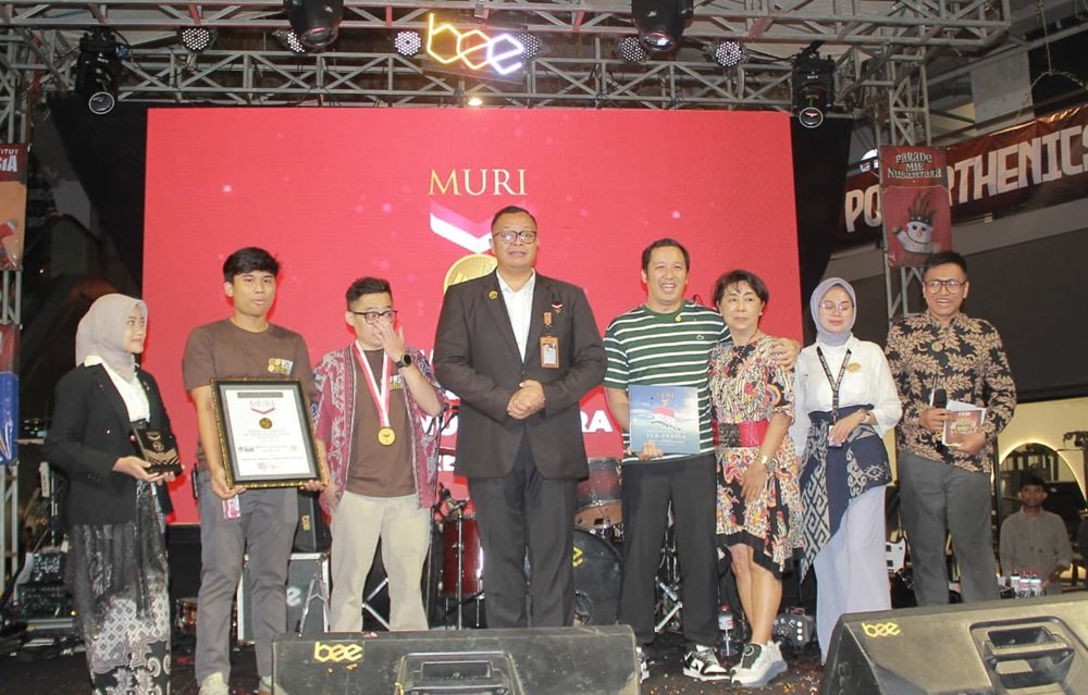 Institut Asia Malang Pecahkan Rekor Dunia untuk Kreasi Mi Nusantara Terbanyak